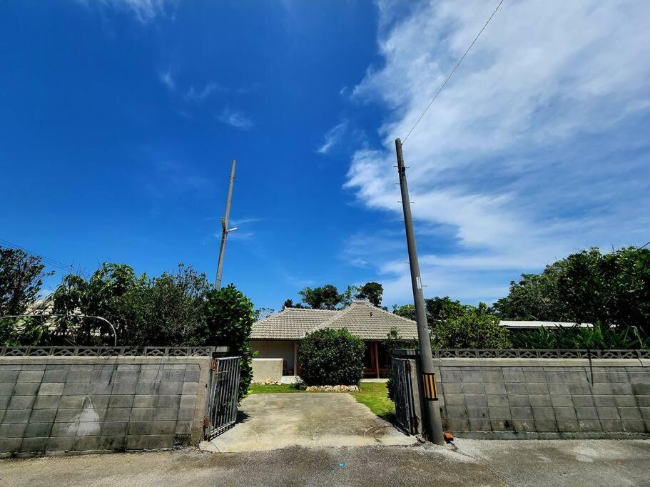 琉球古民家 蒼 Apartment Мотобу Екстериор снимка